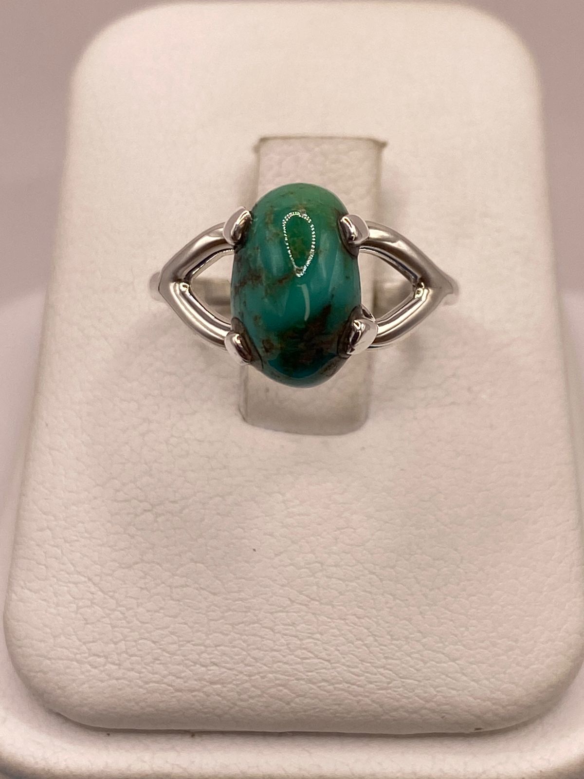 Anillo Artesanal de Plata Ley 925 con Turquesa Natural, vista frontal
