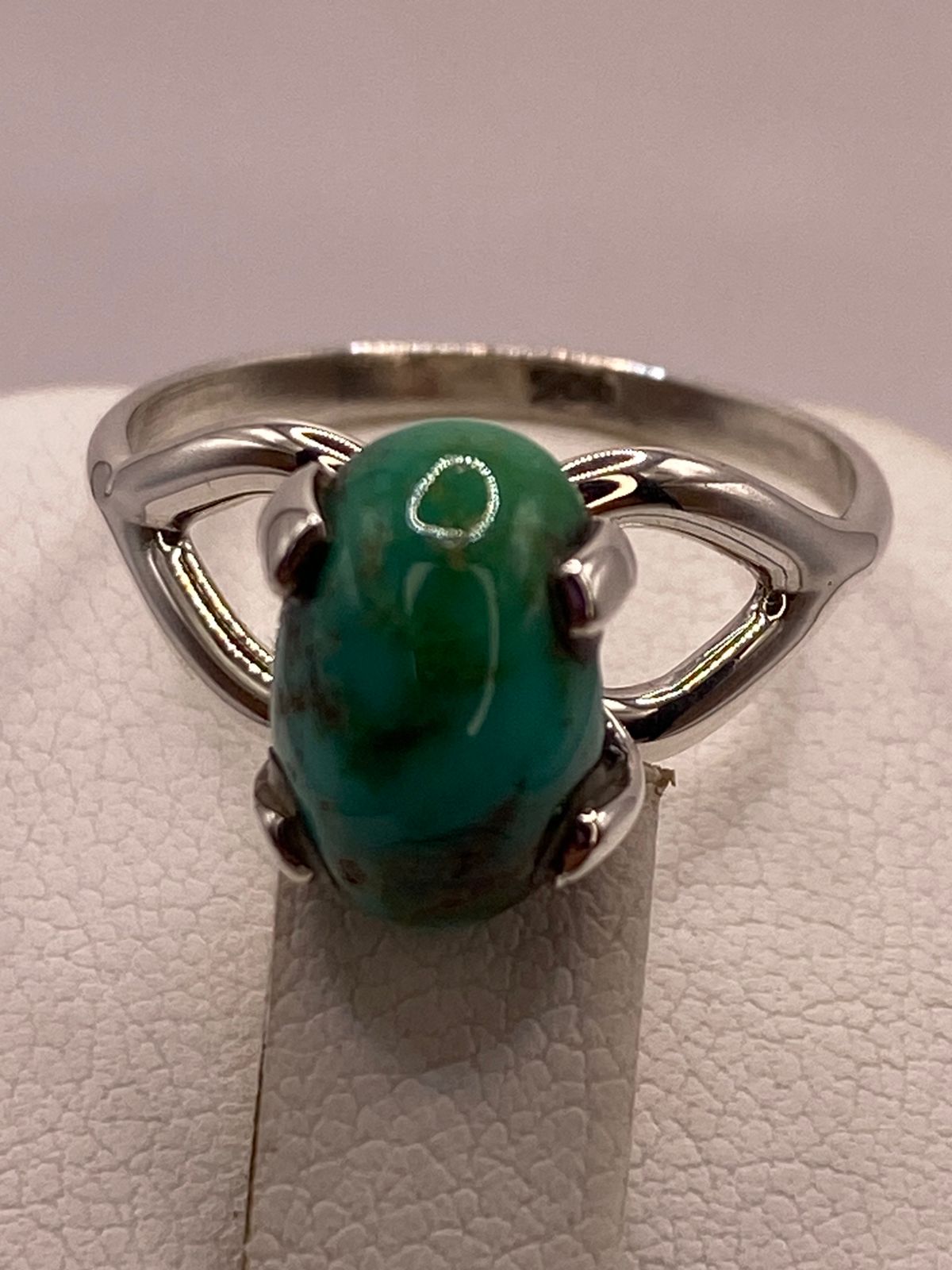 Anillo Artesanal de Plata Ley 925 con Turquesa Natural, sello de autenticidad Plata Ley .925