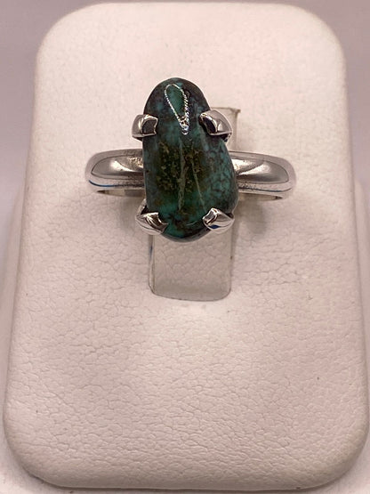 Anillo Artesanal de Plata Ley 925 con Turquesa Natural — ángulo diagonal
