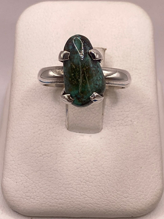 Anillo Artesanal de Plata Ley 925 con Turquesa Natural — ángulo diagonal