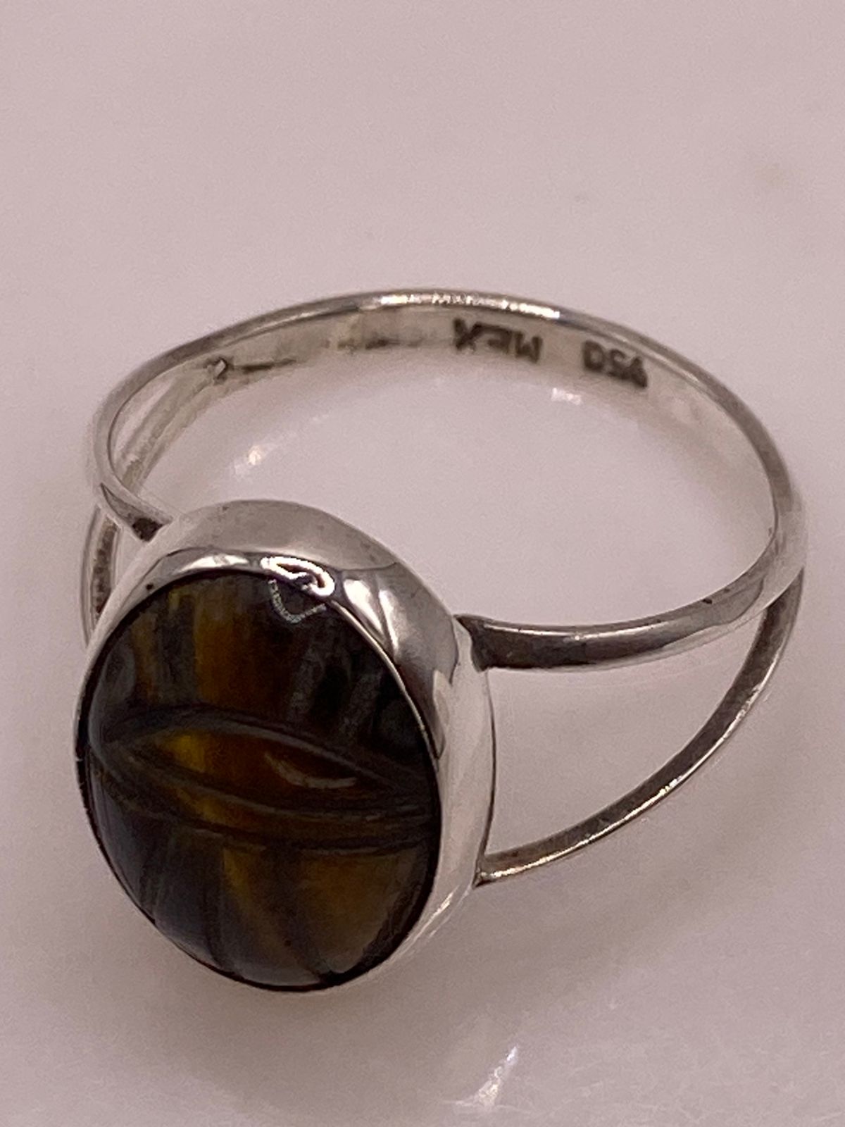 Anillo Artesanal de Plata Ley 950 con Ojo de Tigre Tallado, sello de autenticidad Plata Ley .925