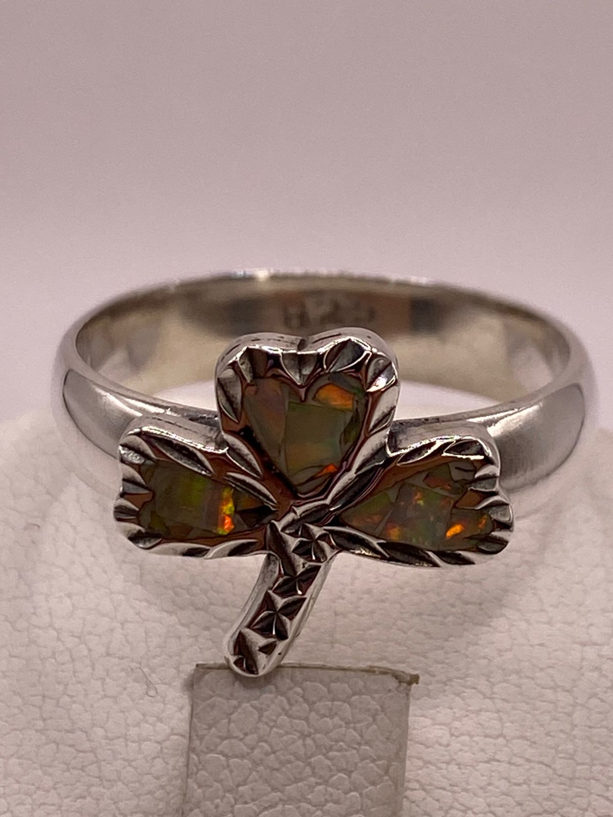 Anillo Artesanal de Plata Ley 950 con Ópalo de Fuego Tornasol, vista superior