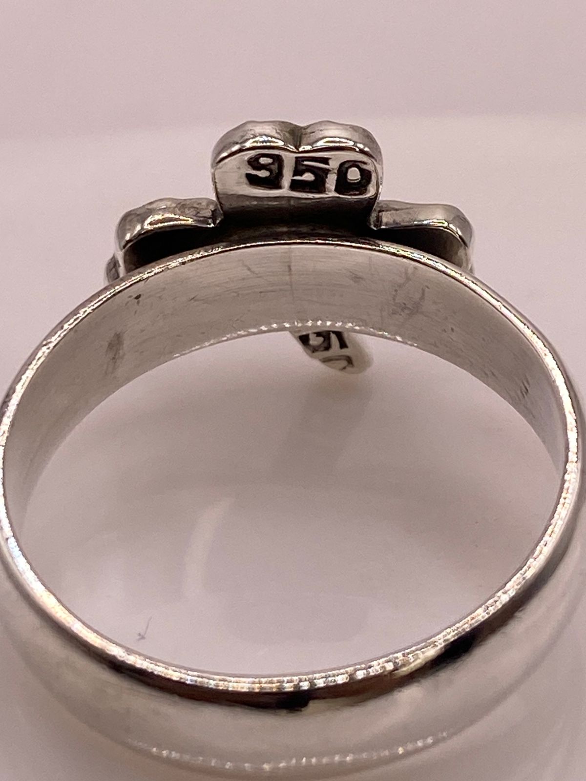 Anillo Artesanal de Plata Ley 950 con Ópalo de Fuego Verde y Azul, sello de autenticidad Plata Ley .925
