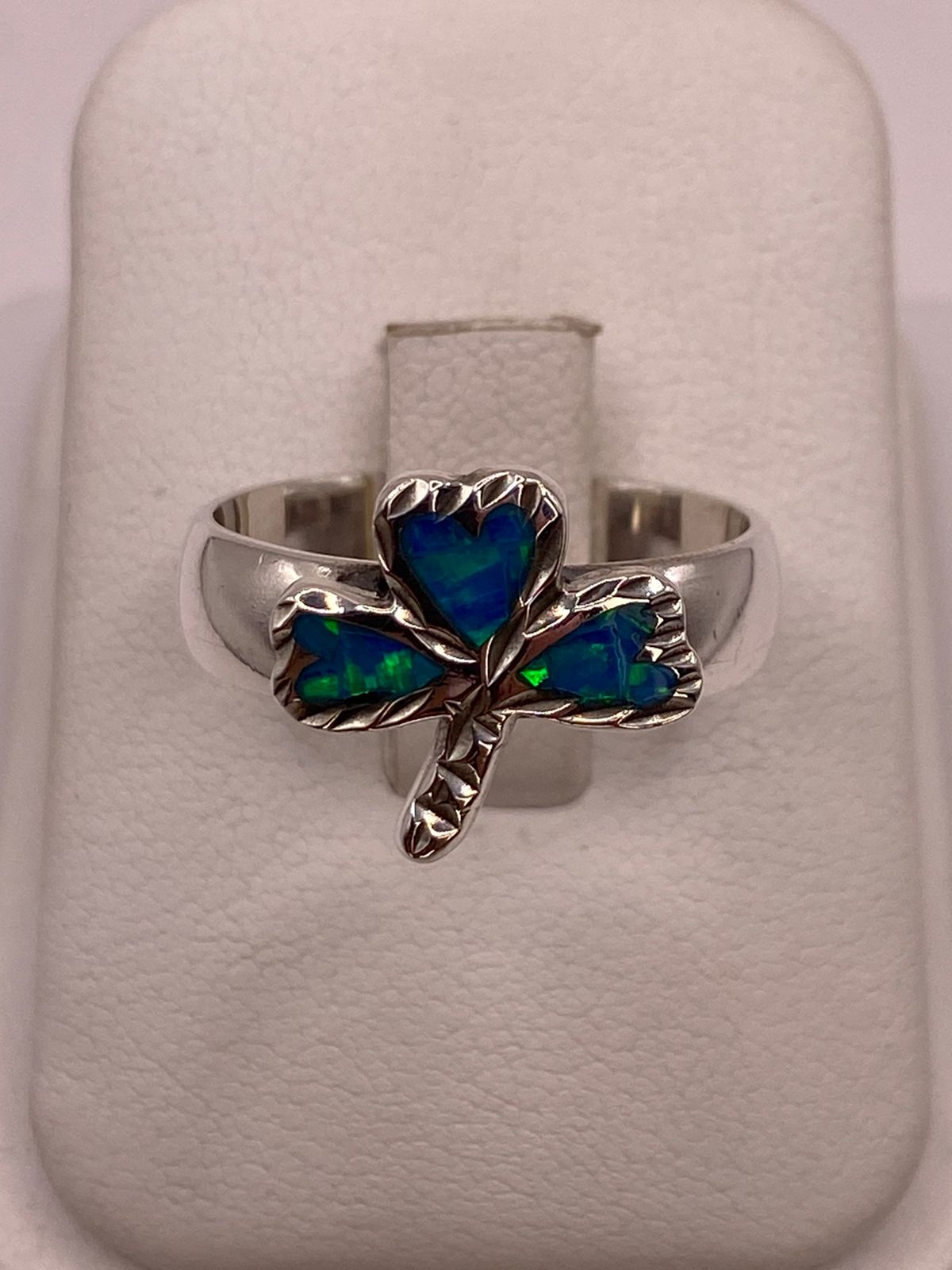Anillo Artesanal de Plata Ley 950 con Ópalo de Fuego Verde y Azul, vista frontal