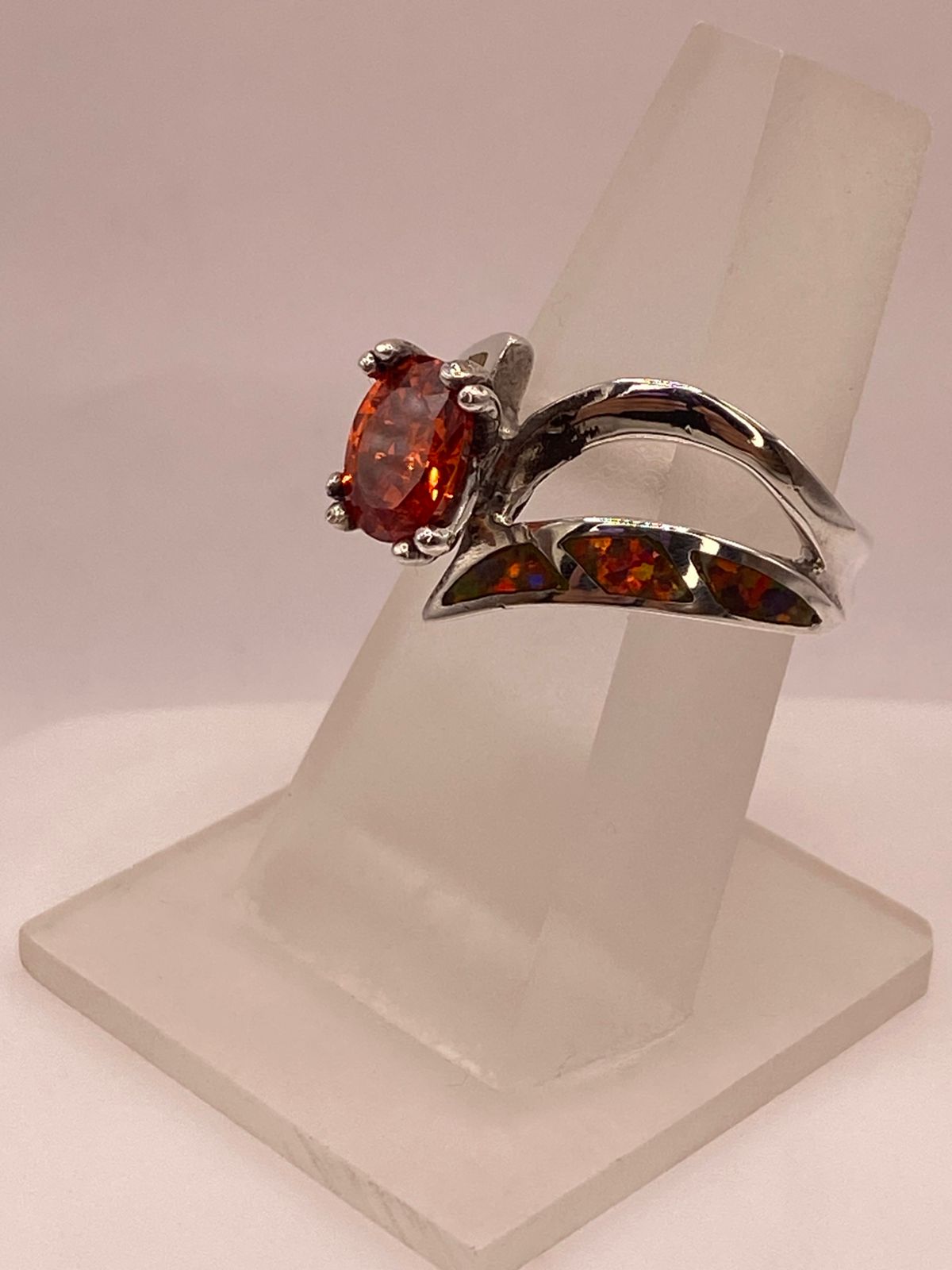 Anillo Artesanal de Plata Ley 950 con Ópalo de Fuego y Zirconia, sello de autenticidad Plata Ley .925