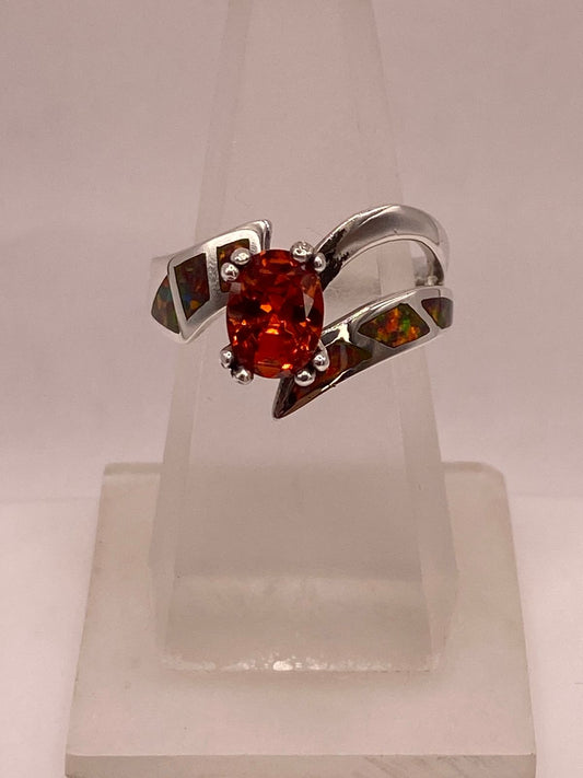 Anillo Artesanal de Plata Ley 950 con Ópalo de Fuego y Zirconia — vista lateral