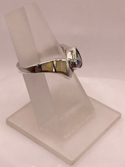 Anillo Artesanal de Plata Ley 950 con Ópalo de Fuego y Zirconia, vista lateral