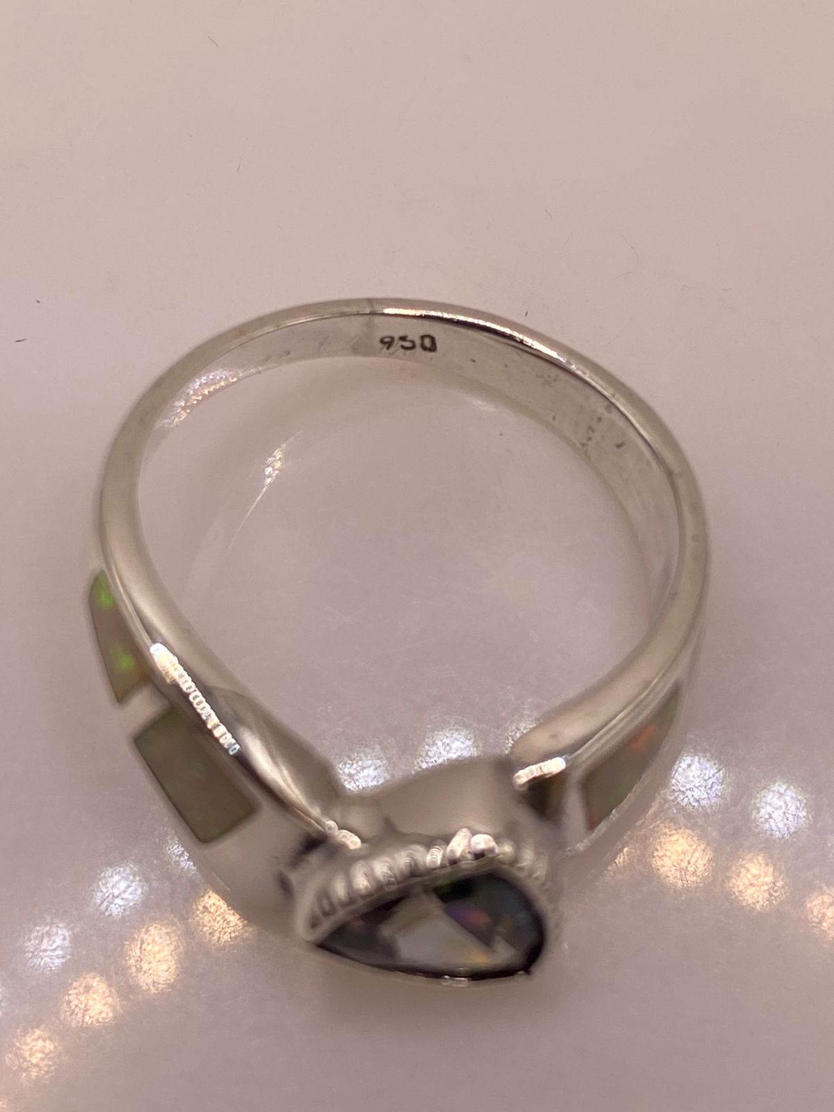 Anillo Artesanal de Plata Ley 950 con Ópalo de Fuego y Zirconia, sello de autenticidad Plata Ley .925