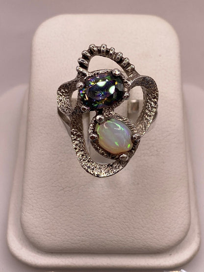 Anillo Artesanal de Plata Ley 950 con Ópalo de Fuego y Zirconia Tornasol, vista frontal