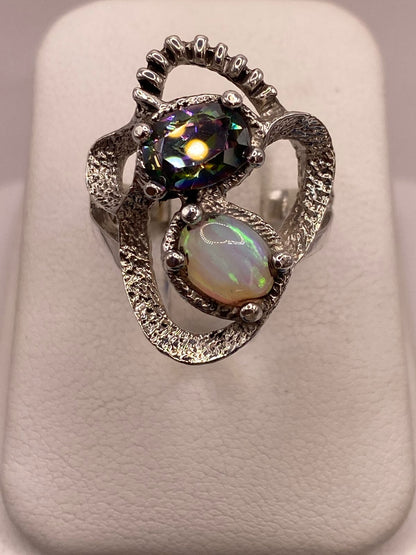 Anillo Artesanal de Plata Ley 950 con Ópalo de Fuego y Zirconia Tornasol — detalle de acabado