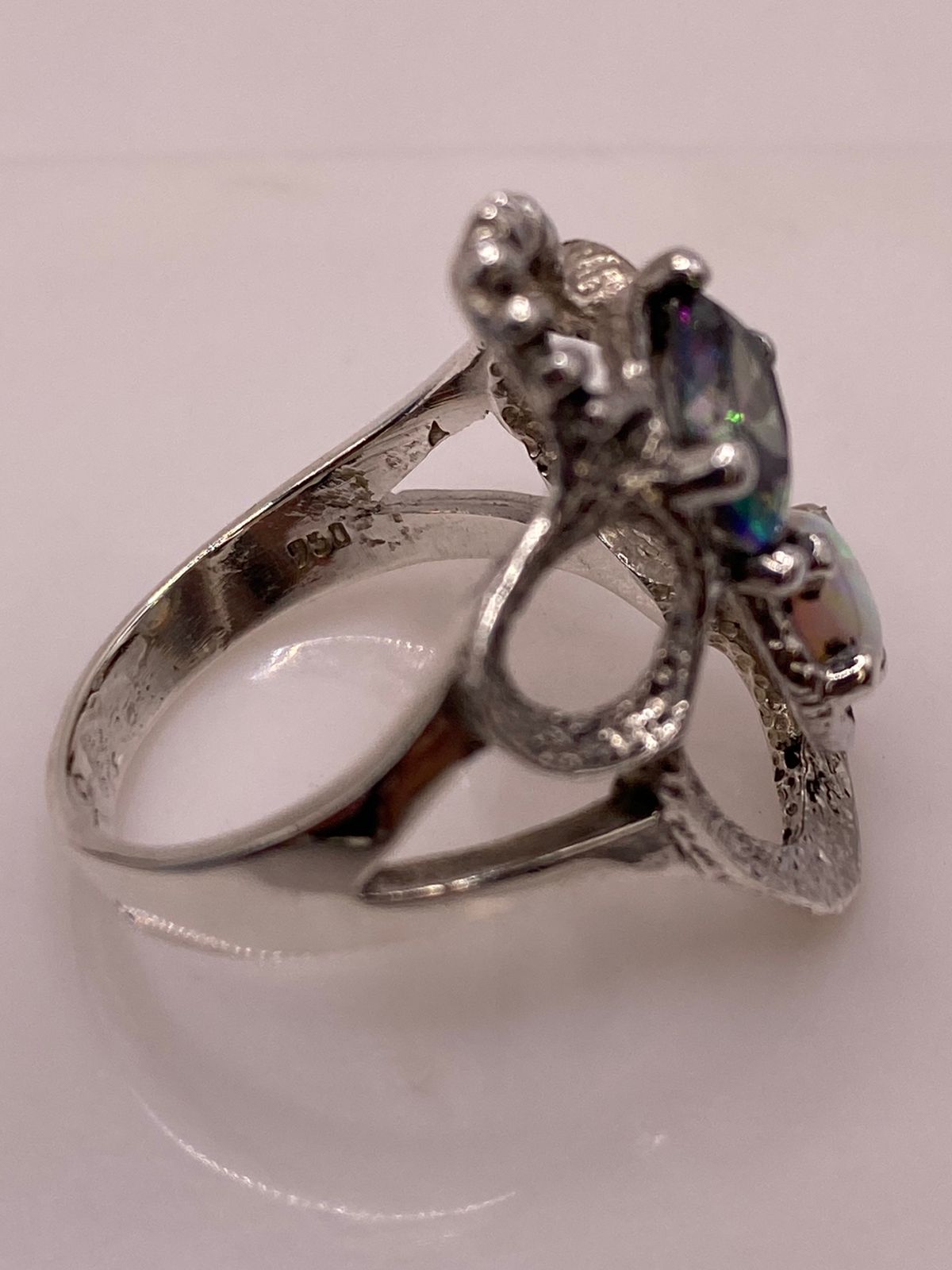 Anillo Artesanal de Plata Ley 950 con Ópalo de Fuego y Zirconia Tornasol, sello de autenticidad Plata Ley .925