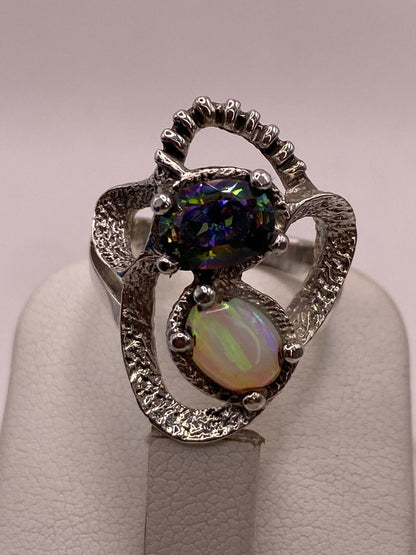 Anillo Artesanal de Plata Ley 950 con Ópalo de Fuego y Zirconia Tornasol, vista posterior