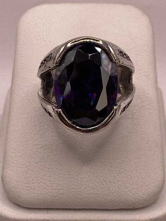 Anillo Artesanal de Plata con Piedra Facetada — vista lateral