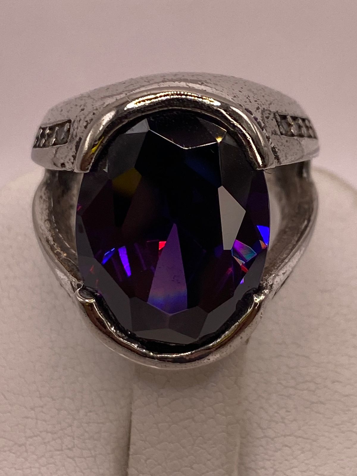 Anillo Artesanal de Plata con Piedra Facetada, sello de autenticidad Plata Ley .925