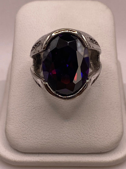 Anillo Artesanal de Plata con Piedra Facetada, vista lateral