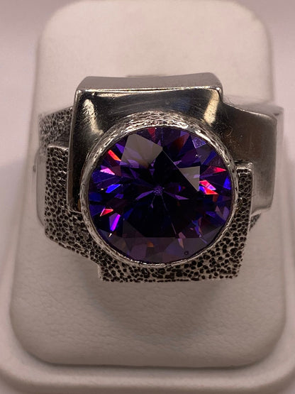Sello de ley .925 grabado en el interior del anillo artesanal con circonia tornasol, hecho en Taxco