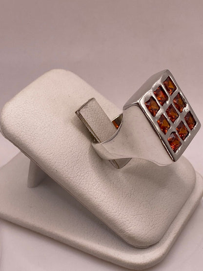 Anillo Artesanal de Plata con Piedras Facetadas, vista lateral