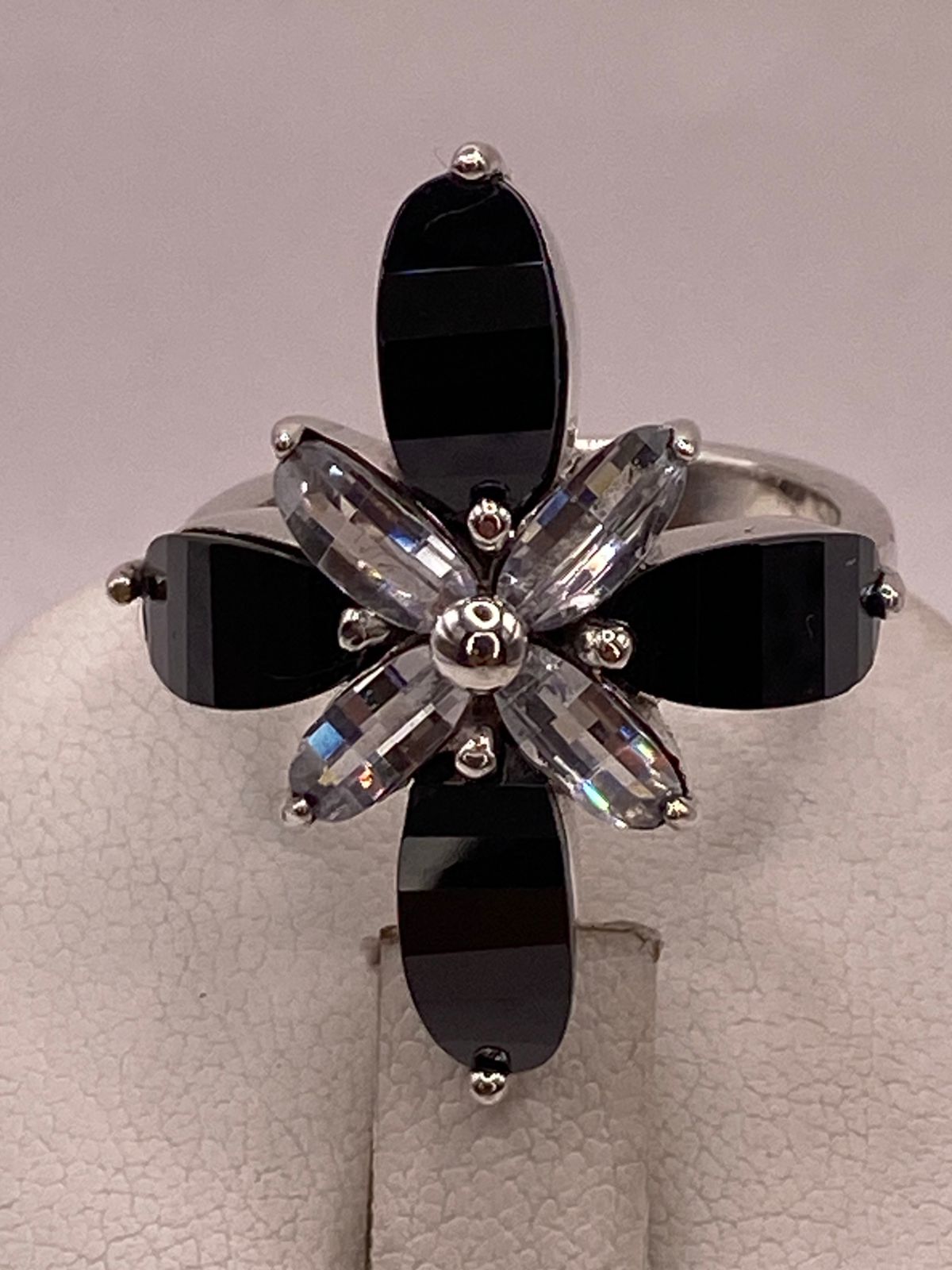 Vanillo Artesanal de Plata con Piedras Facetadas en Diseño Floral, sello de autenticidad Plata Ley .925