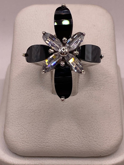 Vanillo Artesanal de Plata con Piedras Facetadas en Diseño Floral, vista de detalle