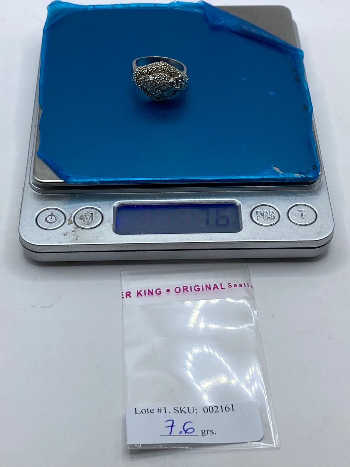 Anillo Artesanal Vintage con Cristales Brillantes en Plata 925, peso en gramos (báscula)