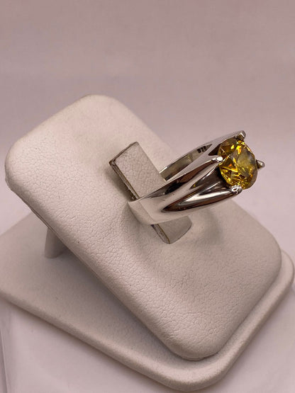 Anillo Artesanal con Zirconia Amarilla en Plata Ley .925, vista lateral