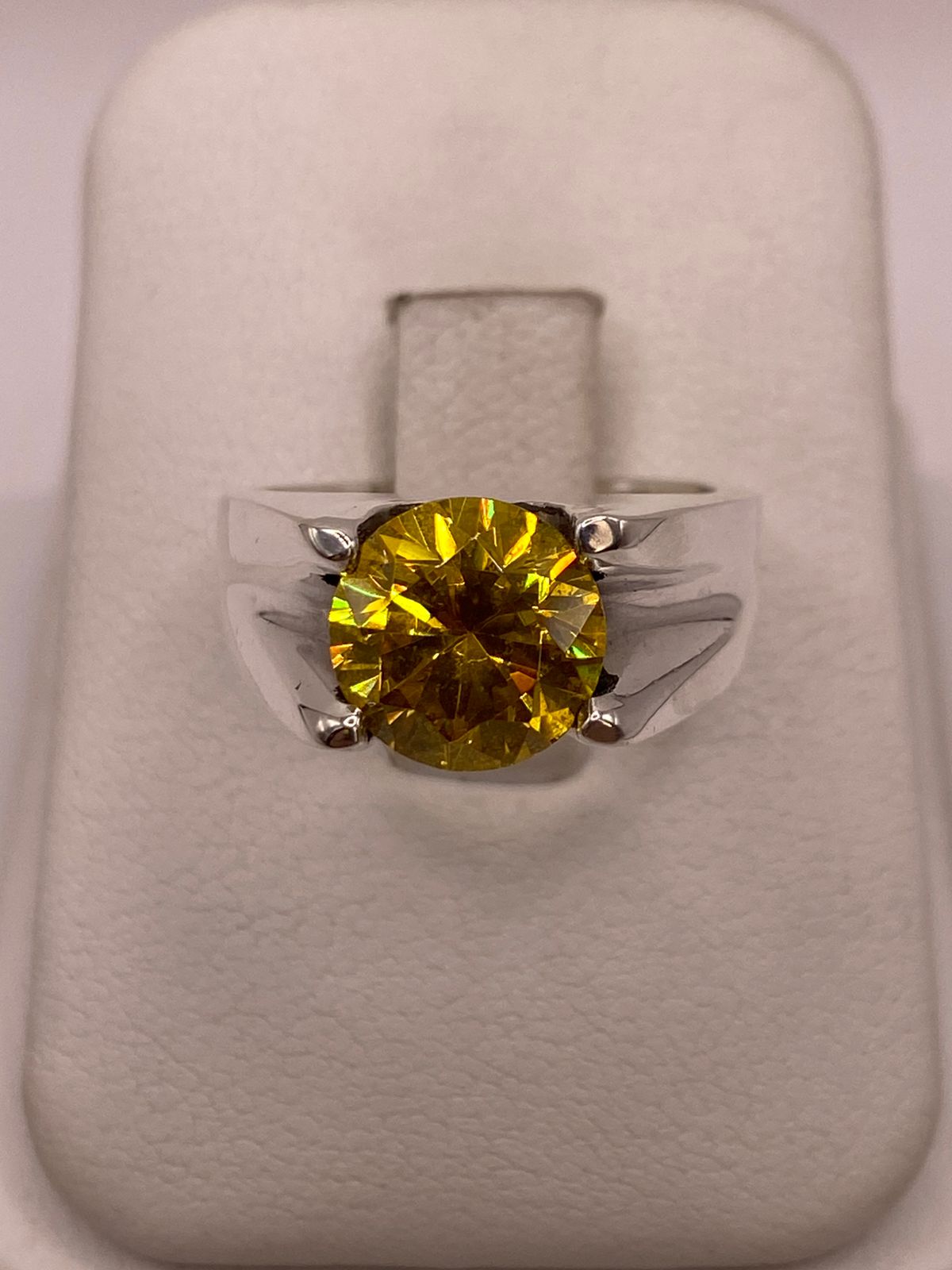 Anillo Artesanal con Zirconia Amarilla en Plata Ley .925, vista frontal