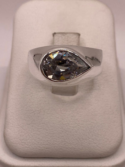 Anillo Artesanal con Zirconia Blanca en Plata Ley .925, vista superior