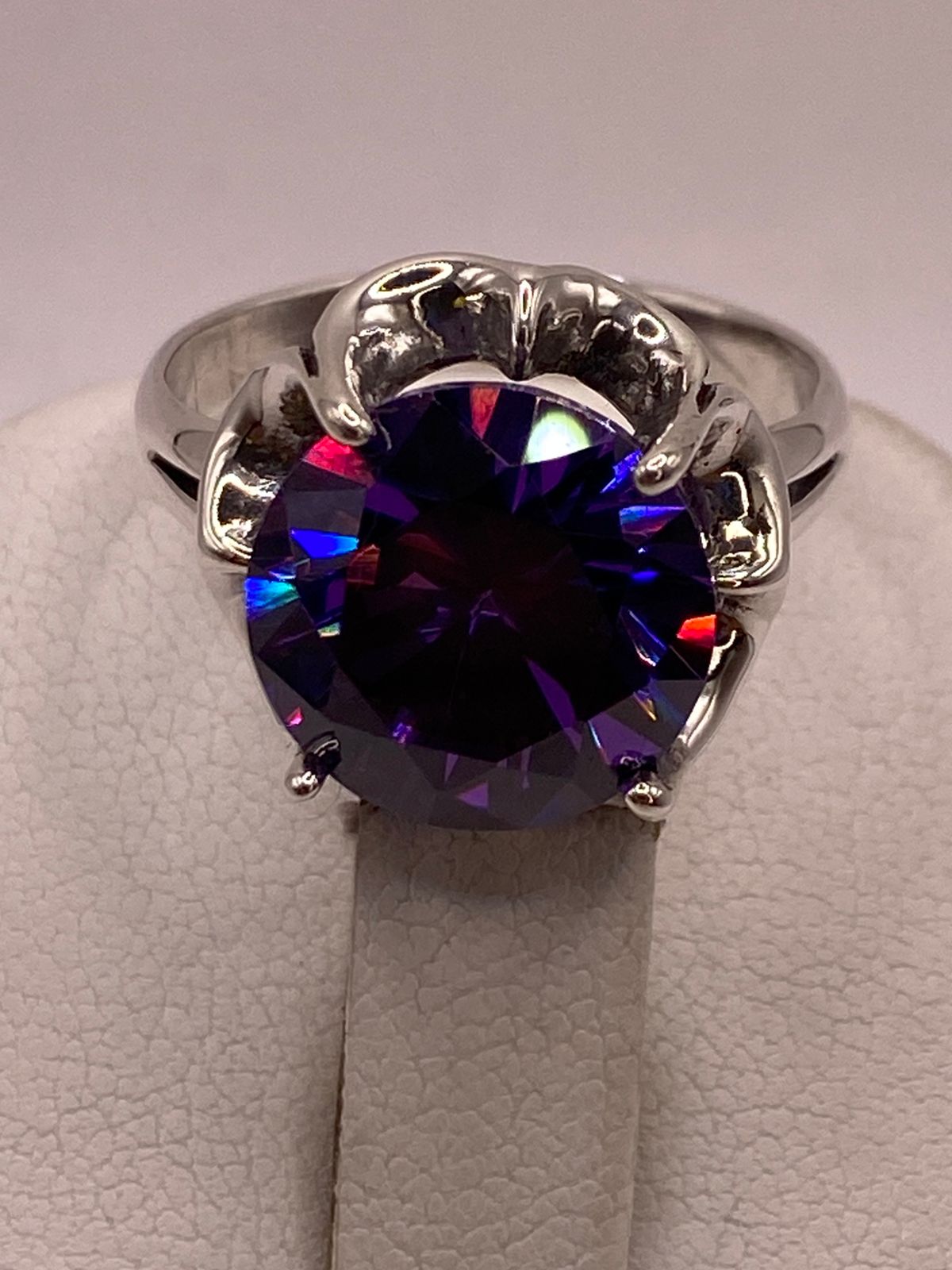 Anillo Artesanal con Zirconia Morada en Plata Ley .925, vista superior
