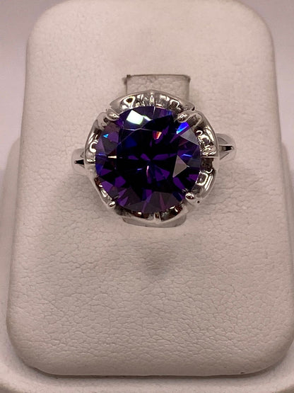Anillo Artesanal con Zirconia Morada en Plata Ley .925, vista de detalle