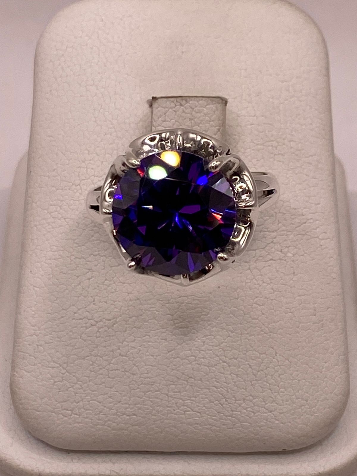 Anillo Artesanal con Zirconia Morada en Plata Ley .925, vista frontal