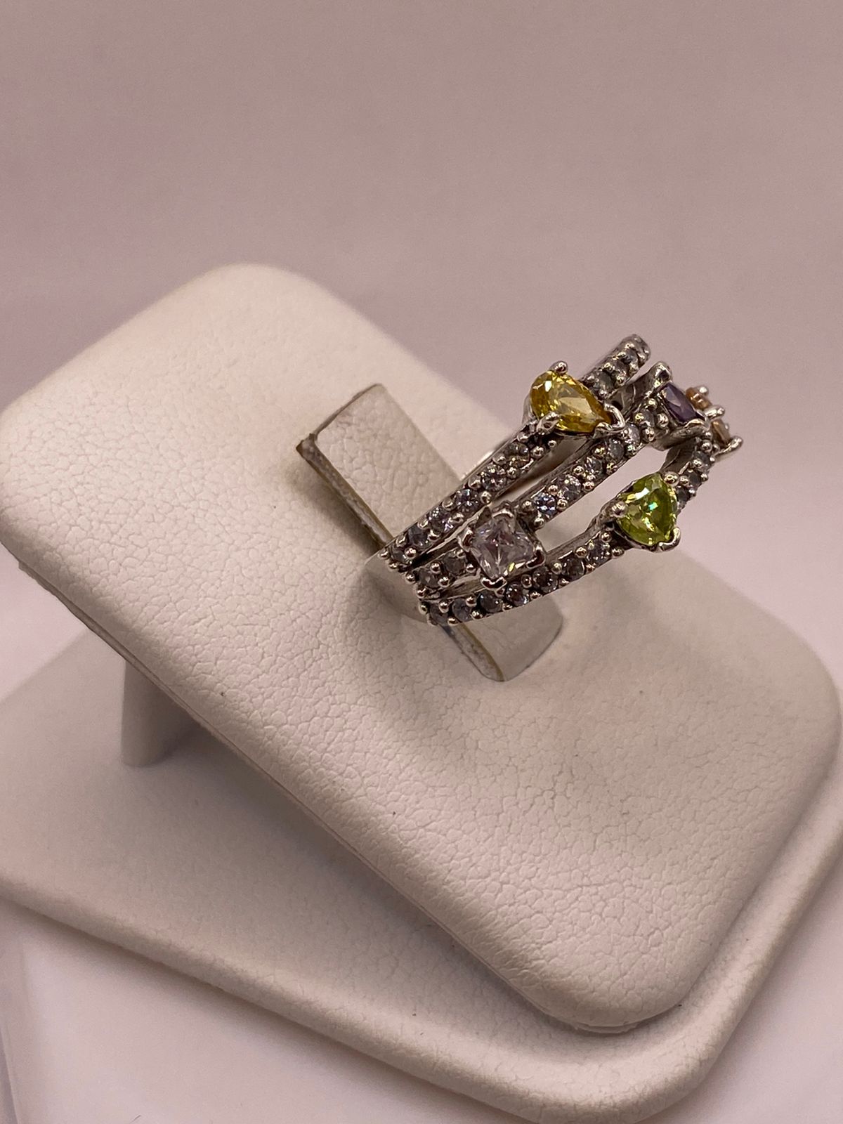 Anillo Artesanal con Zirconia Multicolor en Plata Ley .925, vista lateral