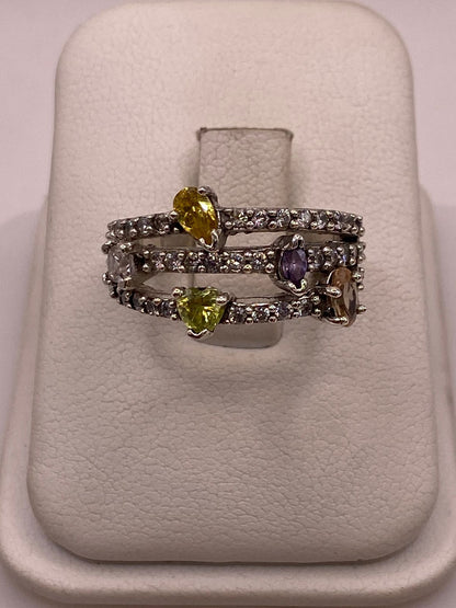 Anillo Artesanal con Zirconia Multicolor en Plata Ley .925, vista de detalle