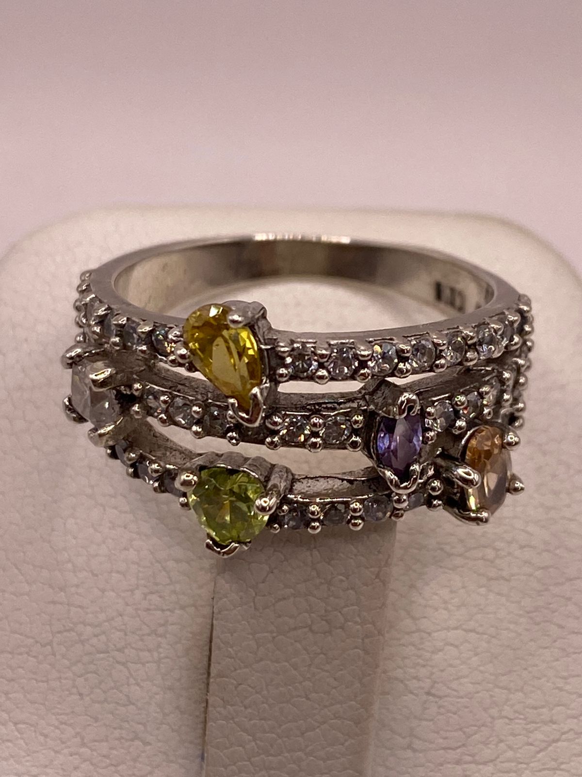 Anillo Artesanal con Zirconia Multicolor en Plata Ley .925, sello de autenticidad Plata Ley .925