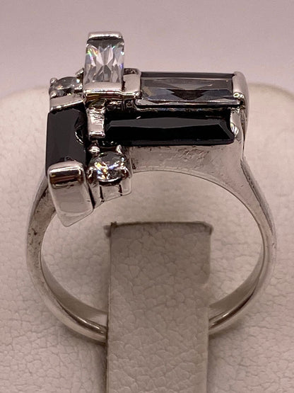 Anillo Artesanal con Zirconia Negra y Blanca en Plata Ley .925, sello de autenticidad Plata Ley .925