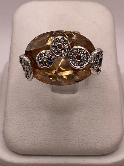 Anillo Artesanal con Zirconia en Plata Ley .925, vista de detalle