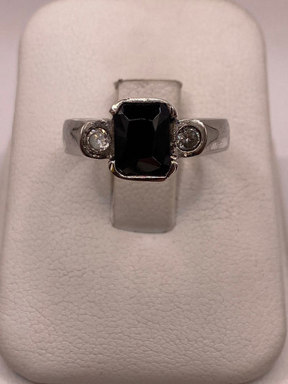 Anillo Artesanal con Zirconia en Plata Ley .925, vista frontal
