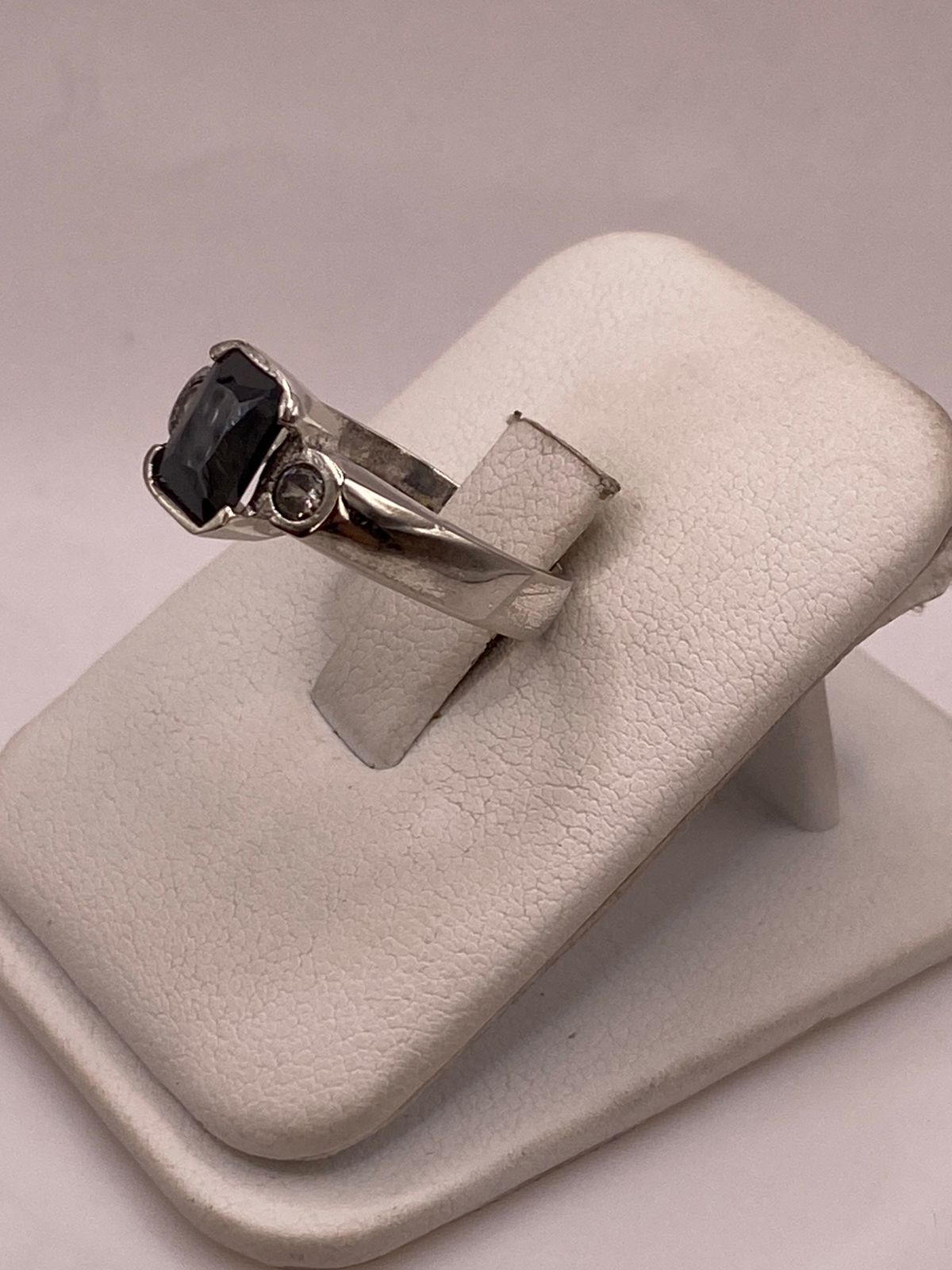 Anillo Artesanal con Zirconia en Plata Ley .925, sello de autenticidad Plata Ley .925