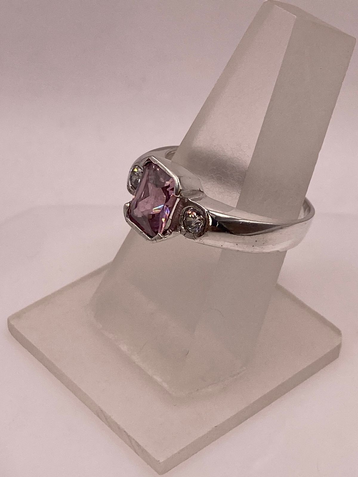 Anillo Artesanal con Zirconia Rosa y Blanca en Plata Ley .925, vista lateral