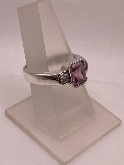 Anillo Artesanal con Zirconia Rosa y Blanca en Plata Ley .925, vista de detalle