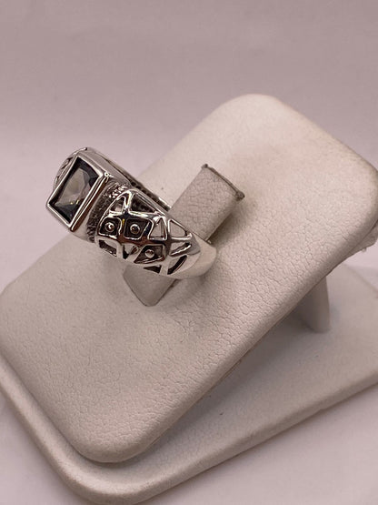 Anillo Artesanal con Zirconia Tornasol en Plata Ley .925, vista lateral