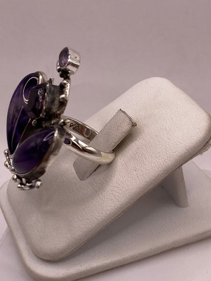 Anillo Artístico de Plata Ley 925 con Amatistas y Zirconias Moradas, vista de detalle