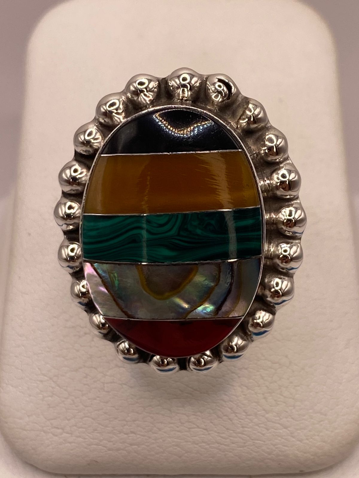 Anillo Artístico de Plata Ley 925 con Mosaico de Piedras Naturales, vista lateral