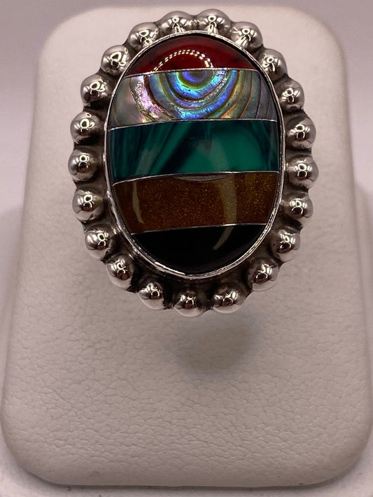 Anillo Artístico de Plata Ley 925 con Nácar y Piedras Naturales — ángulo diagonal