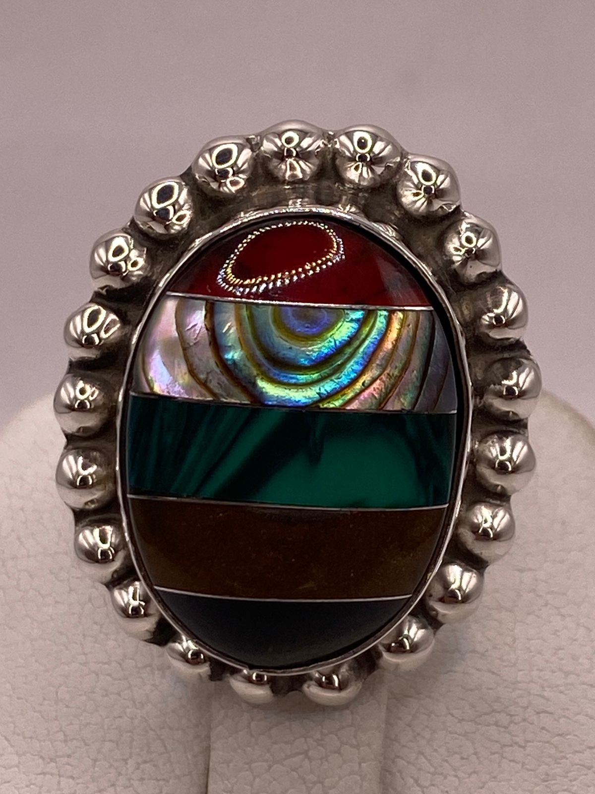 Anillo Artístico de Plata Ley 925 con Nácar y Piedras Naturales, sello de autenticidad Plata Ley .925