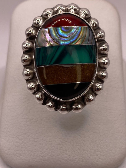 Anillo Artístico de Plata Ley 925 con Nácar y Piedras Naturales, vista de detalle