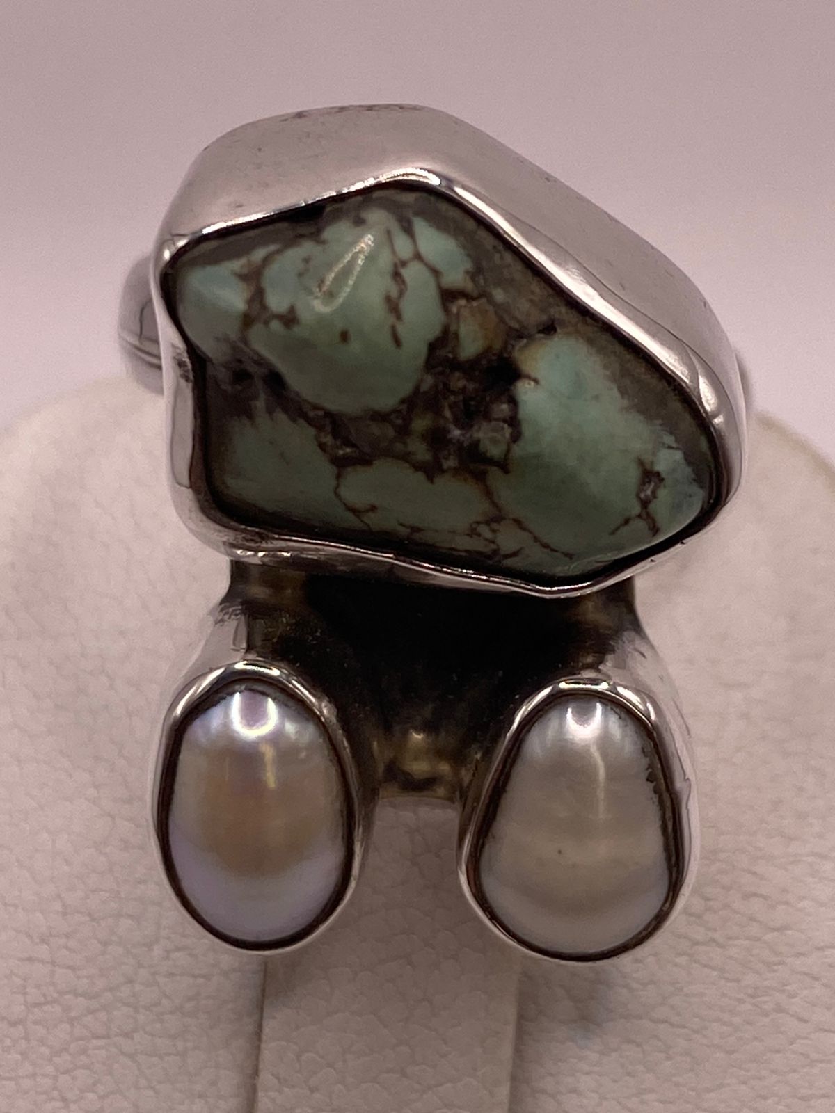 Anillo Artístico de Plata Ley 925 con Turquesa y Perlas, sello de autenticidad Plata Ley .925