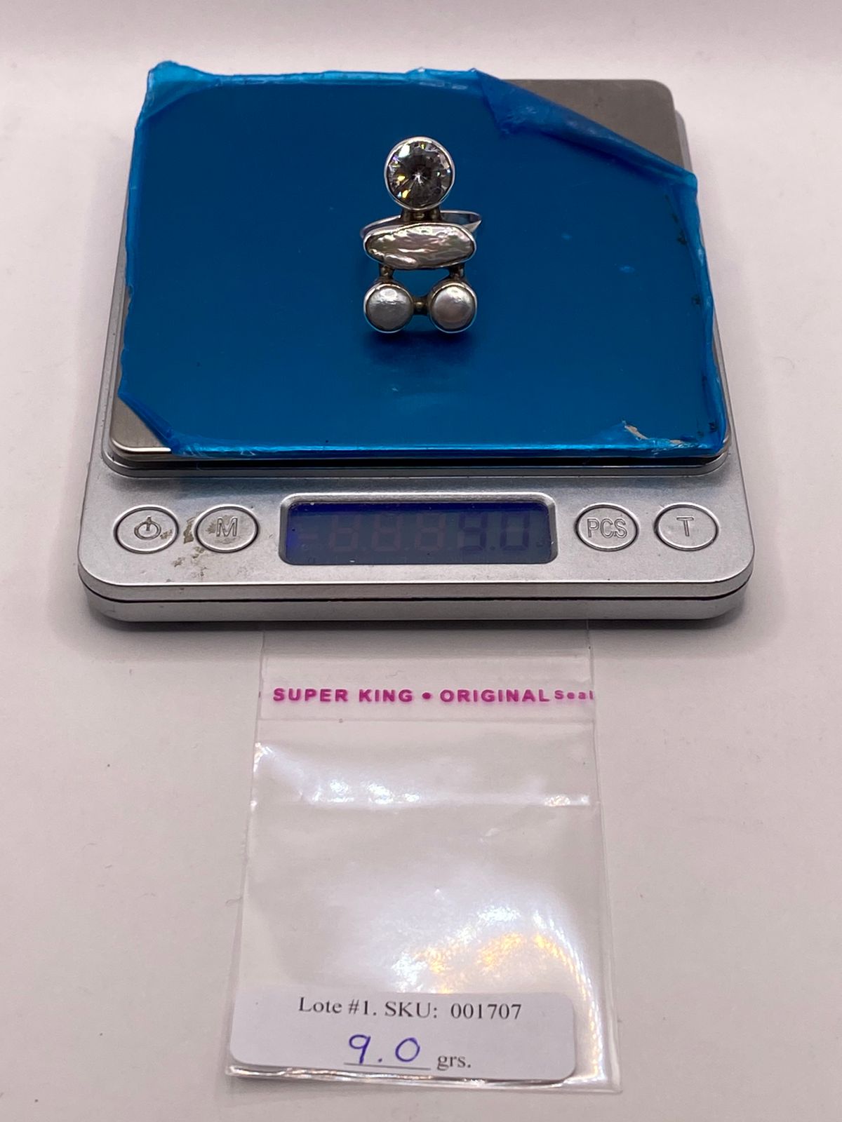 Anillo Artístico de Plata Ley 925 con Zirconia, Madreperla y Perlas, peso en gramos (báscula)
