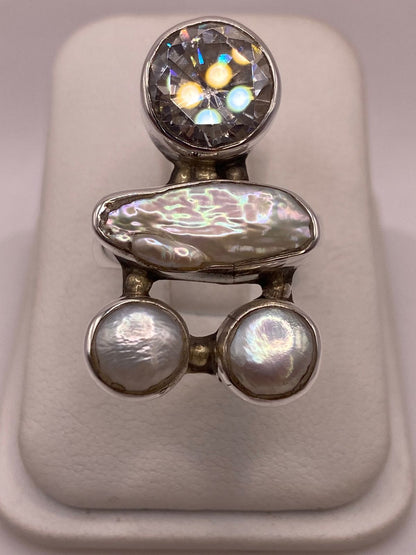 Anillo Artístico de Plata Ley 925 con Zirconia, Madreperla y Perlas, vista superior