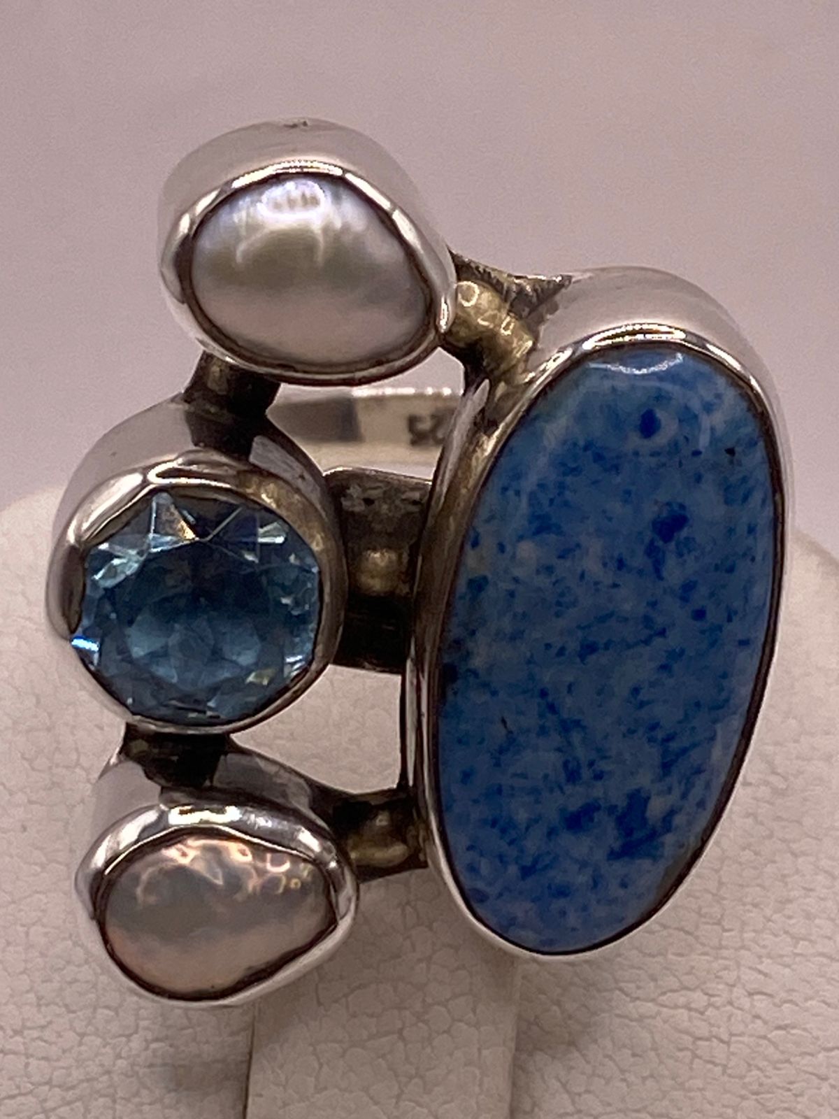 Anillo Artístico de Plata 925 con Sodalita Azul, Nácar y Zirconia, sello de autenticidad Plata Ley .925