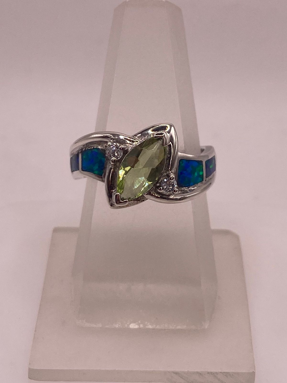 Anillo Bypass Ópalo Azul & Zirconia Peridoto Plata 925 — ángulo diagonal